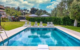 Friday Mood By Diomedes Group